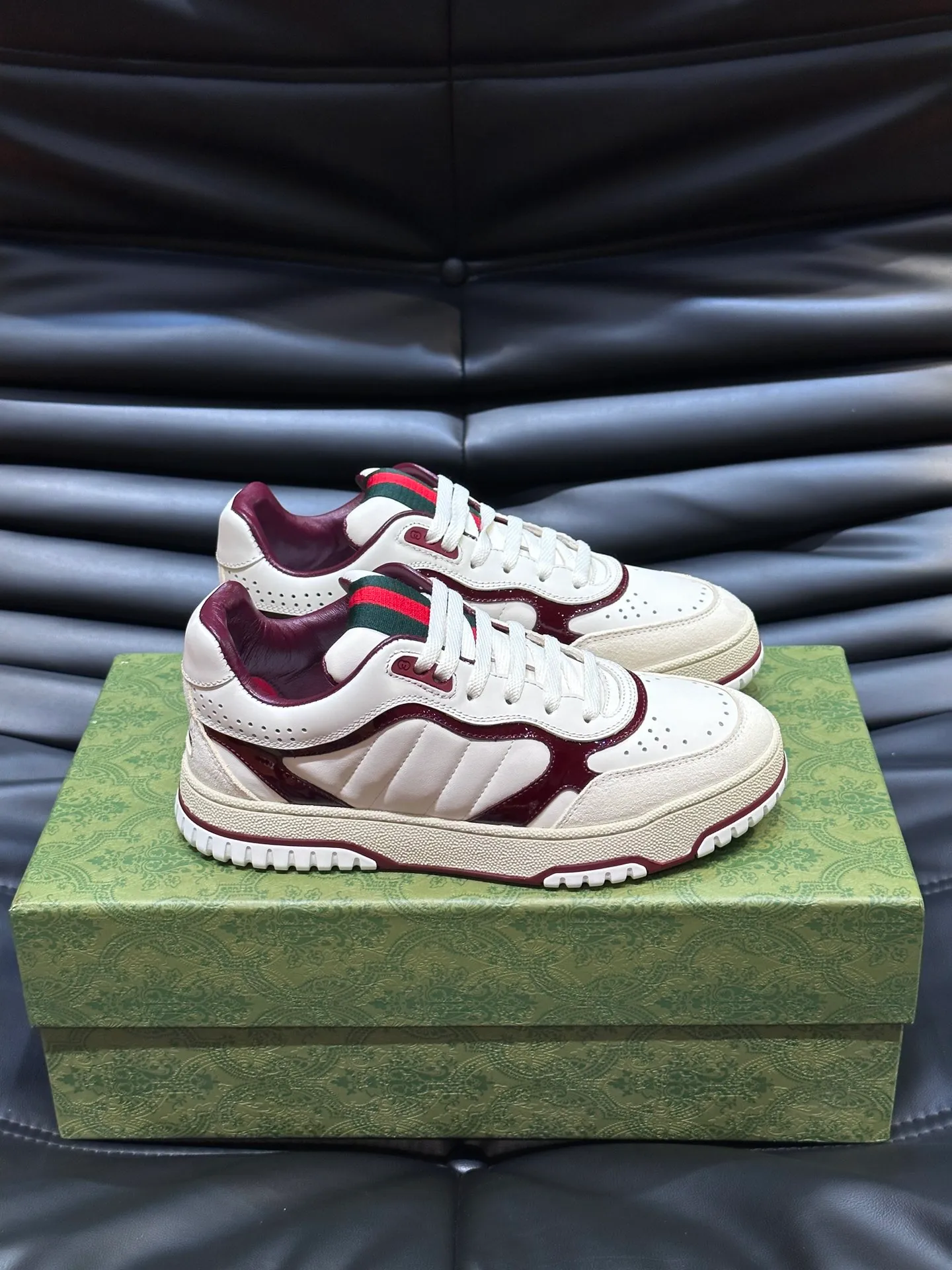 Men's shoes 💰p500 "GUCC*" Re series 👫 Couple style webbed leather sneakers, as the first sneakers created by Sabato De Sarno for Gucci, the Re-Web series reinterprets the brand's classic stripes, and sets off the modern silhouette design with bold and unique details. This shoe is crafted from iconic classic GG canvas and white leather. This new sneaker is ingeniously decorated with many of the brand's classic details, and is equipped with a bright red and green webbing tongue, which will make people fall in love at first sight. Women’s size 35-39. Men’s size 38-44